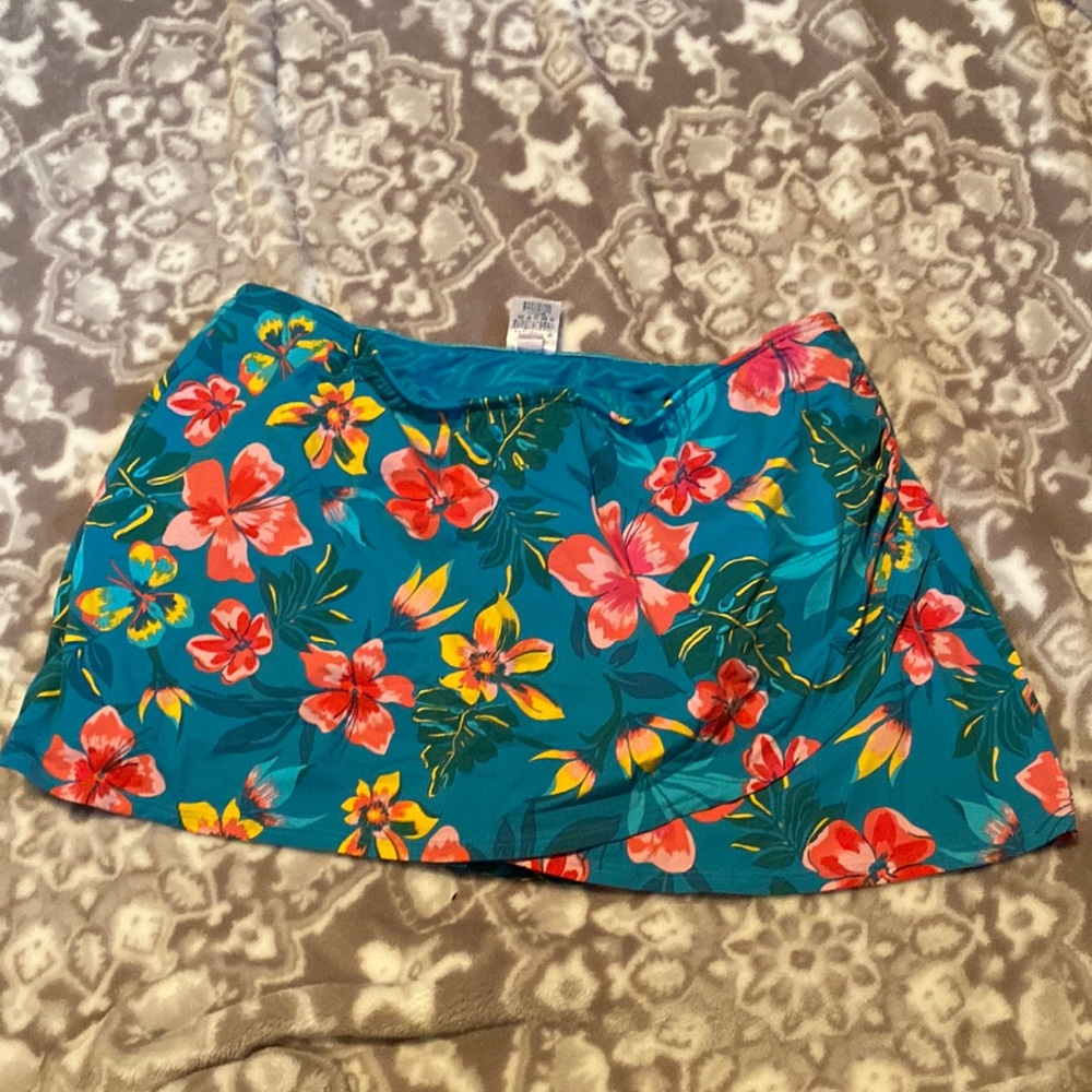 LANDS’ END SWIM BOTTOMS tropical print size 18 W.  Very good condition